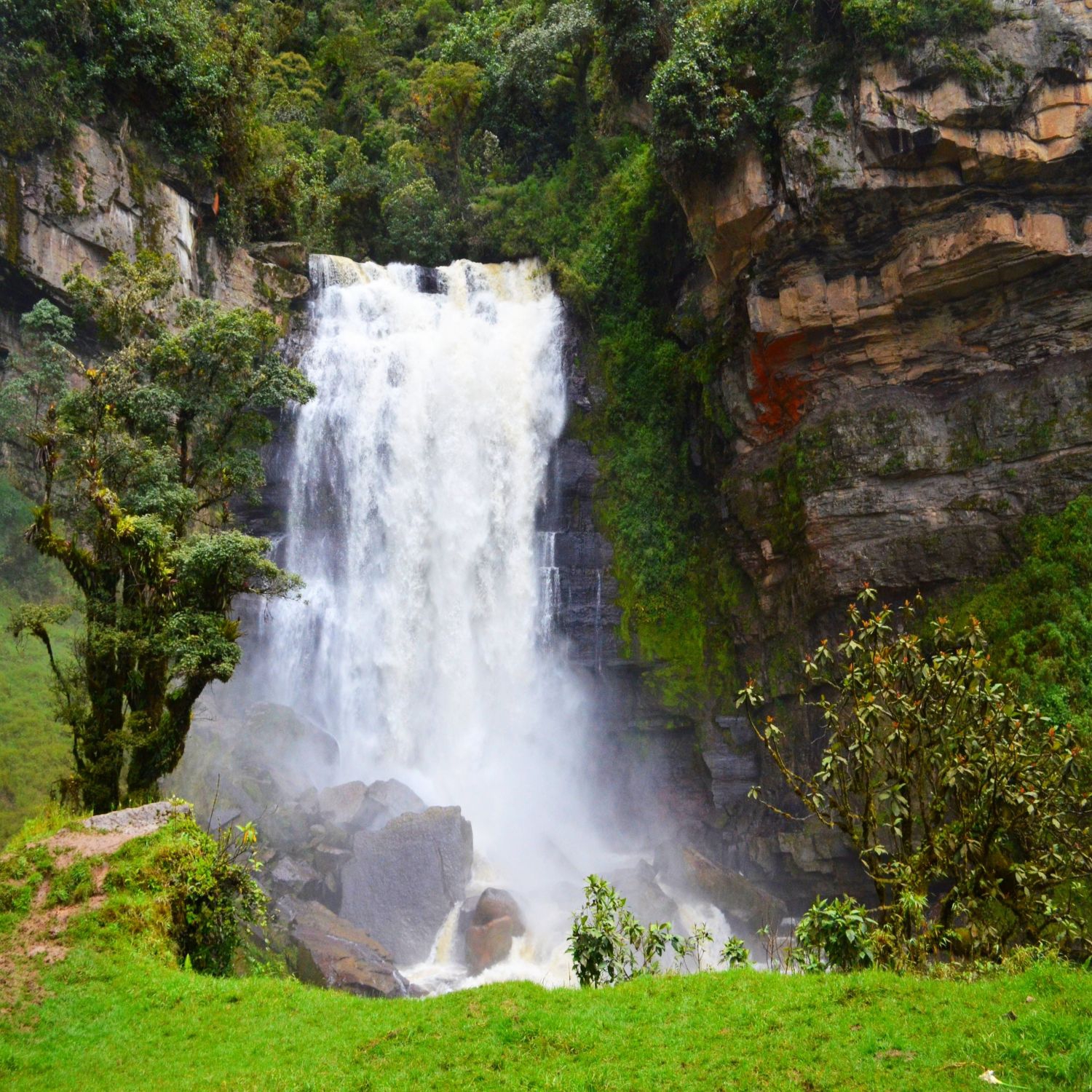 Cascada de Nemusten en Sueva